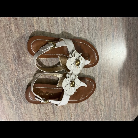 Coach thong sandals with embossed daisies - Picture 4 of 16